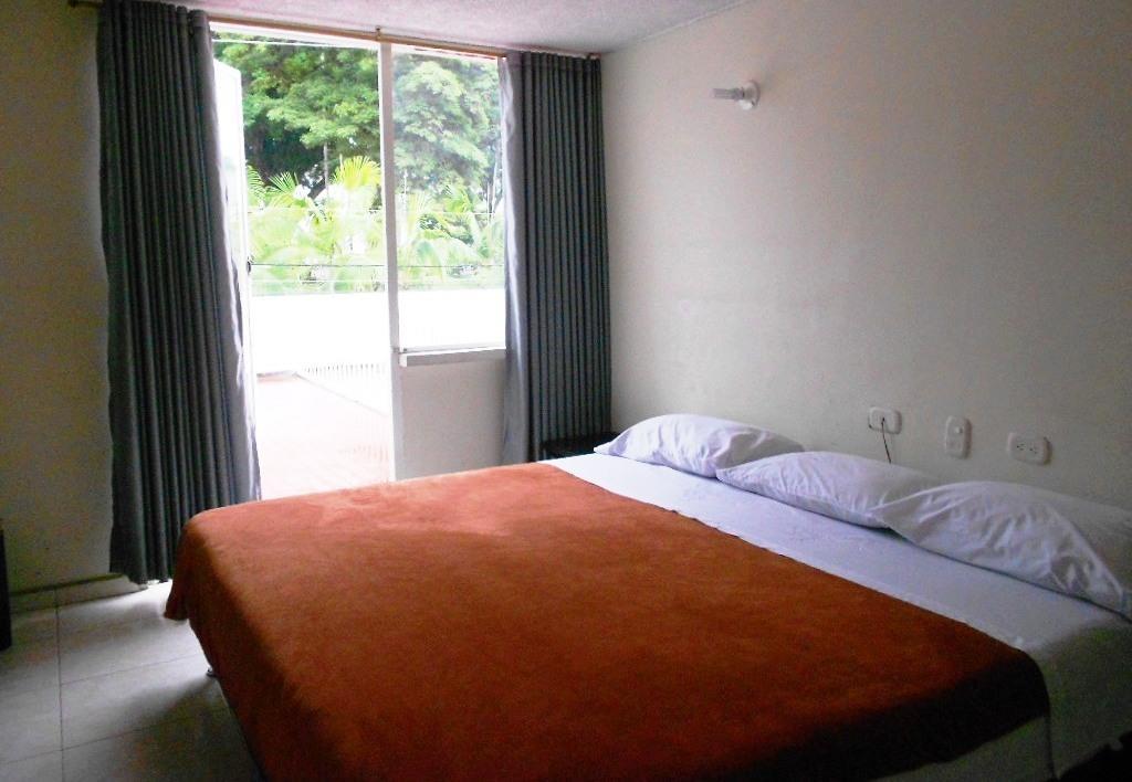 Hotel Calamo Plaza Pitalito Quarto foto